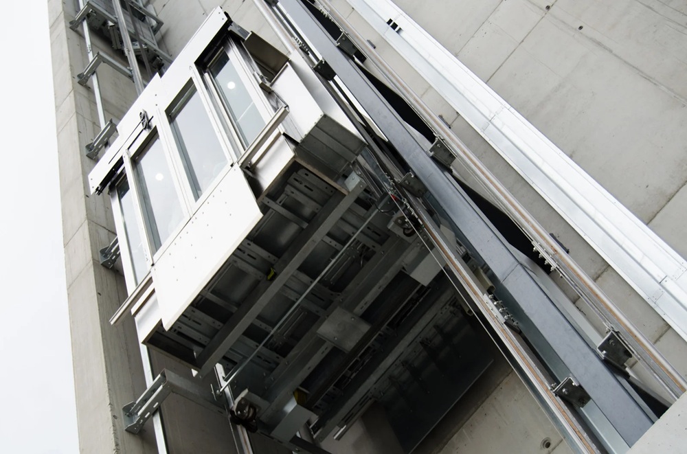 Traction Lifts Explained: Working, Benefits & Where They Are Used